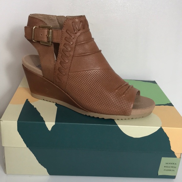 Earth Attalea Bonaire Whipstitch Leather Wedge - Picture 5 of 7